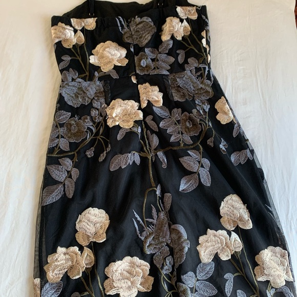 COPY - Lulu’s lace floral dress 🖤 - Picture 3 of 15